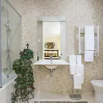 Πανσιόν House 4*
